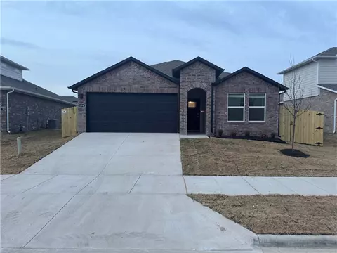 138 S Maroon Ave, Fayetteville, AR 72704