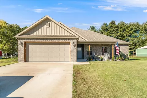 499 S Davis St, Pea Ridge, AR 72751