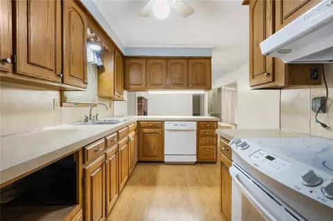 Kitchen - 158 Cooper Dr, Harrison, AR 72601 photo 2 of 3