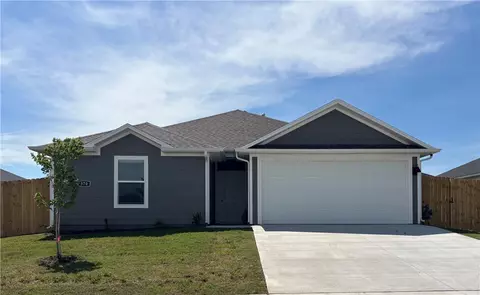 570 Mac St, Prairie Grove, AR 72753