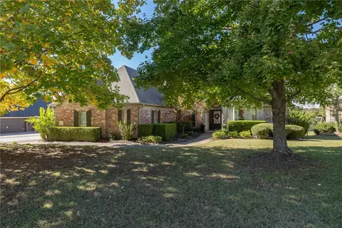 2125 N Hartford Dr, Fayetteville, AR 72701