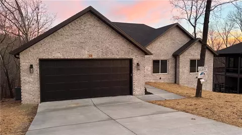 13 Ulverston Dr, Bella Vista, AR 72714