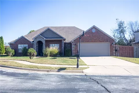 1213 Abby St, Lowell, AR 72745