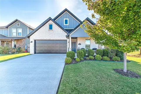 1746 W Broadway Pl, Rogers, AR 72758