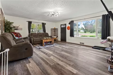 Living - 1400 Capps Rd, Harrison, AR 72601 photo 1 of 4