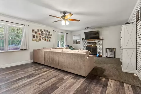 Living - 1400 Capps Rd, Harrison, AR 72601 photo 2 of 4