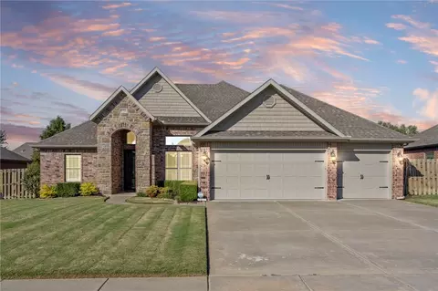 5702 S 63rd St, Rogers, AR 72758