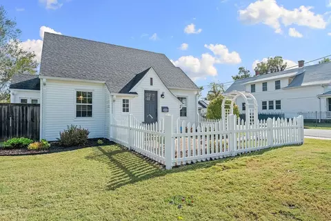 725 S 4th St, Rogers, AR 72756