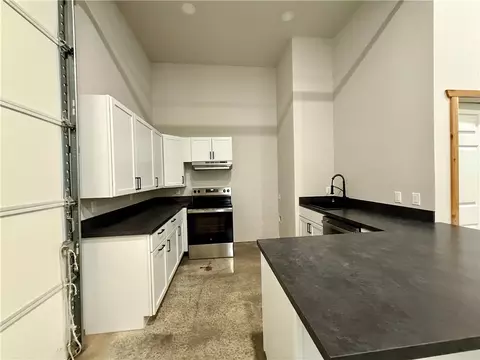 Kitchen - 11084 S Pearce Rd, West Fork, AR 72774 photo 2 of 4