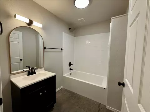 Bath - 11084 S Pearce Rd, West Fork, AR 72774 photo 1 of 1