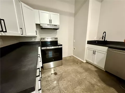 Kitchen - 11084 S Pearce Rd, West Fork, AR 72774 photo 3 of 4