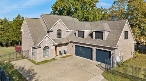 923 River Meadows Dr, Fayetteville, AR 72701