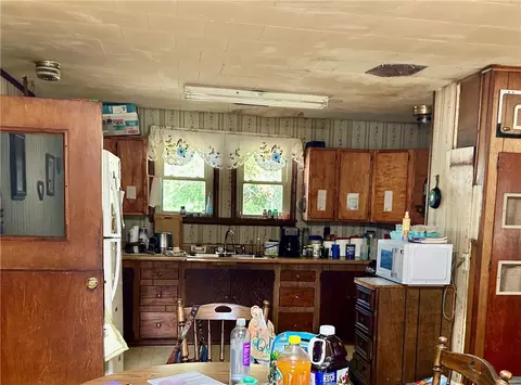 Kitchen - 273 Beaumont Beach Rd, Dover, AR 72837 photo 2 of 2