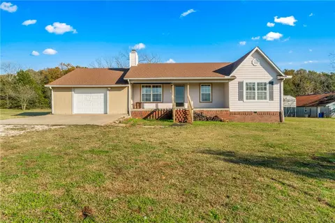 593 Madison 7617, Huntsville, AR 72740