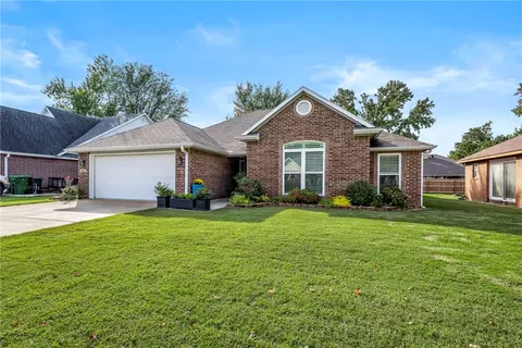 408 N 39th St, Rogers, AR 72756