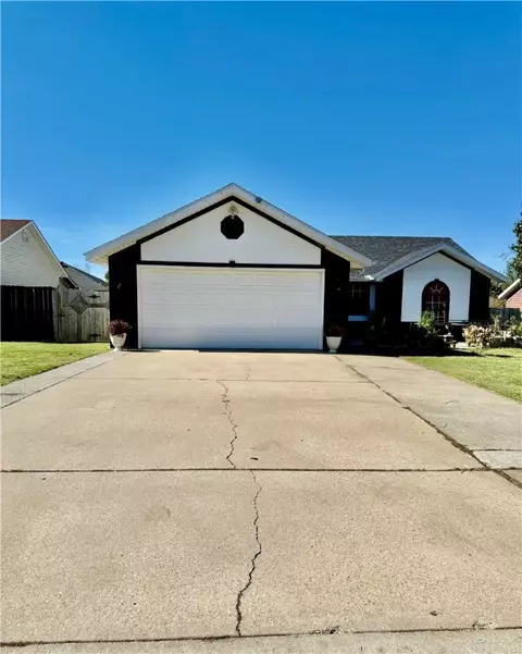 2006 S E Pl, Rogers, AR 72758