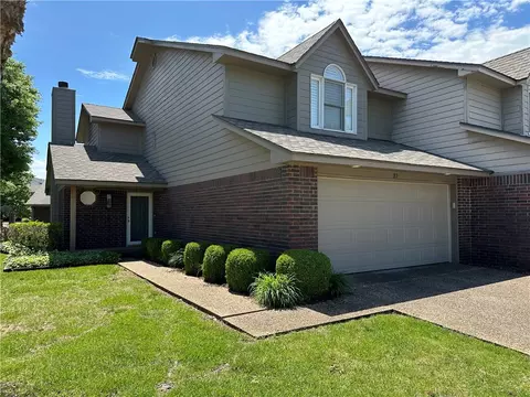 27 La Quinta Ct, Rogers, AR 72758