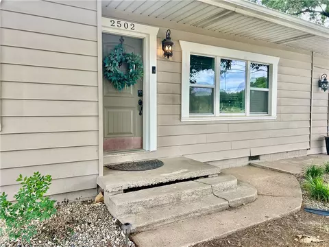2502 W 12th St, Russellville, AR 72801