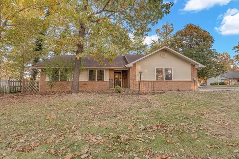 2 Ventnor Cir, Bella Vista, AR 72715