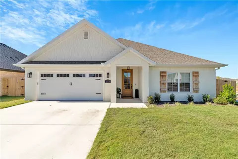 213 S Maroon Dr, Fayetteville, AR 72704