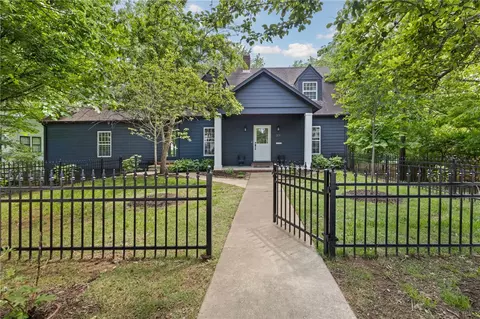 319 W Holly St, Fayetteville, AR 72703