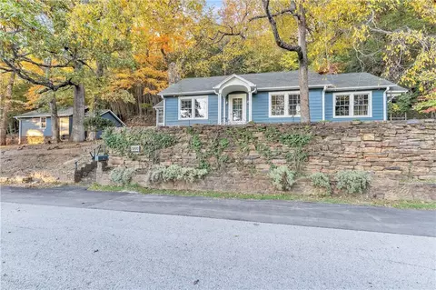 900 E Lighton Trl, Fayetteville, AR 72701