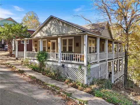 49 Mountain St, Eureka Springs, AR 72632