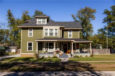 617 E Delaware St, Siloam Springs, AR 72761