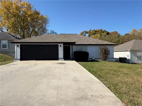 1014 E St, Rogers, AR 72756