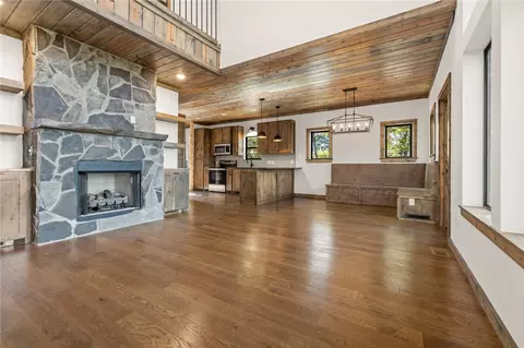 Living - 2452 Ar 74 E, Jasper, AR 72641 photo 5 of 7