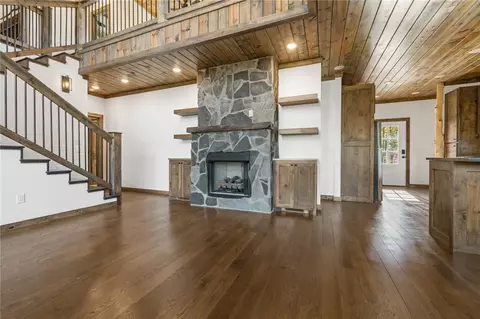 Living - 2452 Ar 74 E, Jasper, AR 72641 photo 4 of 7