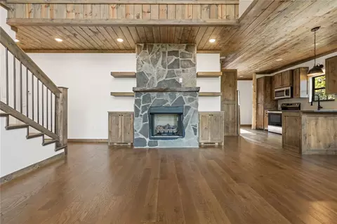 Living - 2452 Ar 74 E, Jasper, AR 72641 photo 3 of 7