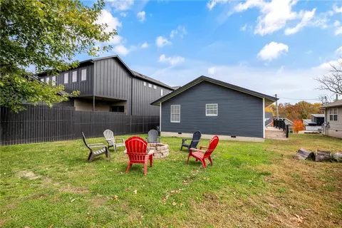 1213 Fillmore St, Bentonville, AR 72712