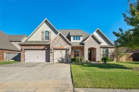 6305 S 26th St, Rogers, AR 72758