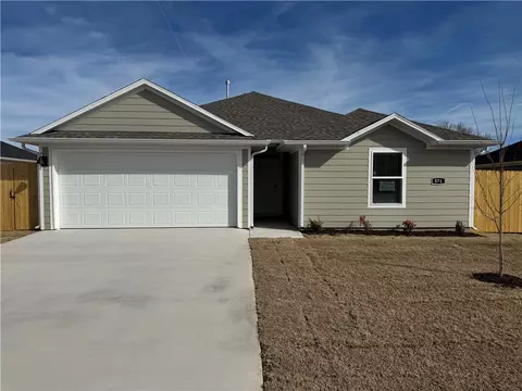 571 Mac St, Prairie Grove, AR 72753