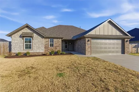 890 Fair Oaks St, Springdale, AR 72762