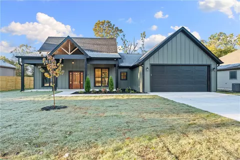 9 Kilsyth Ln, Bella Vista, AR 72715