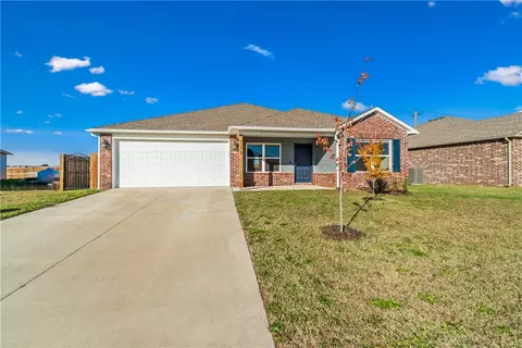Exterior - 711 Belhaven Rd, Centerton, AR 72719 photo 2 of 7