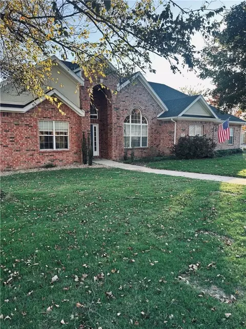 2605 6th St, Bentonville, AR 72712