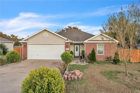 604 Smith Ave, Gentry, AR 72734