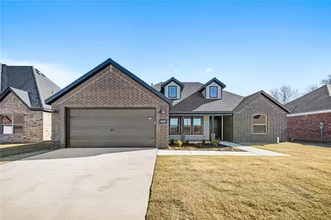 4620 W Triangle St, Fayetteville, AR 72704
