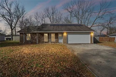 2749 Jessica Pl, Fayetteville, AR 72701