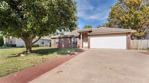 909 E Olrich St, Rogers, AR 72756