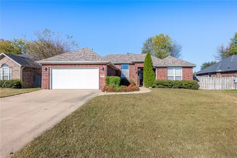 3106 SW Camden Dr, Bentonville, AR 72712