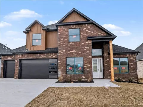 1831 Bluestem Dr, Centerton, AR 72719