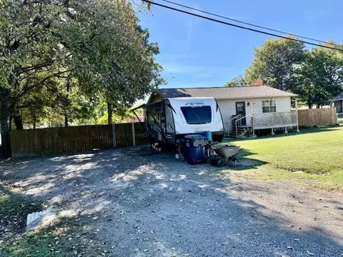 25 Rail Road St, London, AR 72847