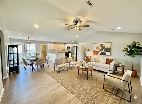 1301 Eastview Dr, Berryville, AR 72616