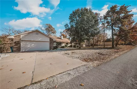 10 Newburgh Dr, Bella Vista, AR 72715