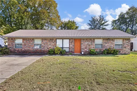 1329 S Tampa Ave, Russellville, AR 72802