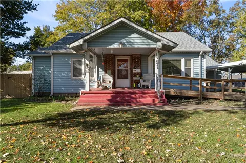 1307 N Bella Vista Rd, Bentonville, AR 72712